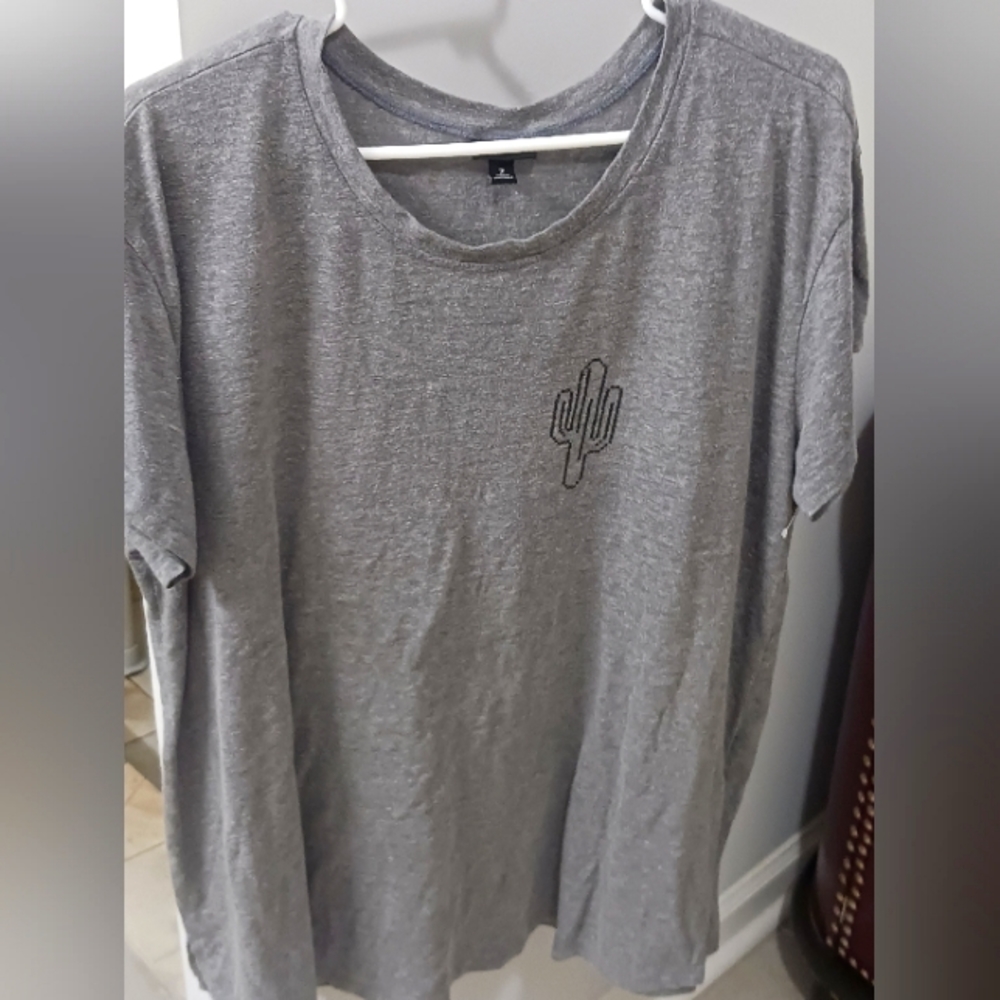 Torrid relaxed fit  tee shirt size 2